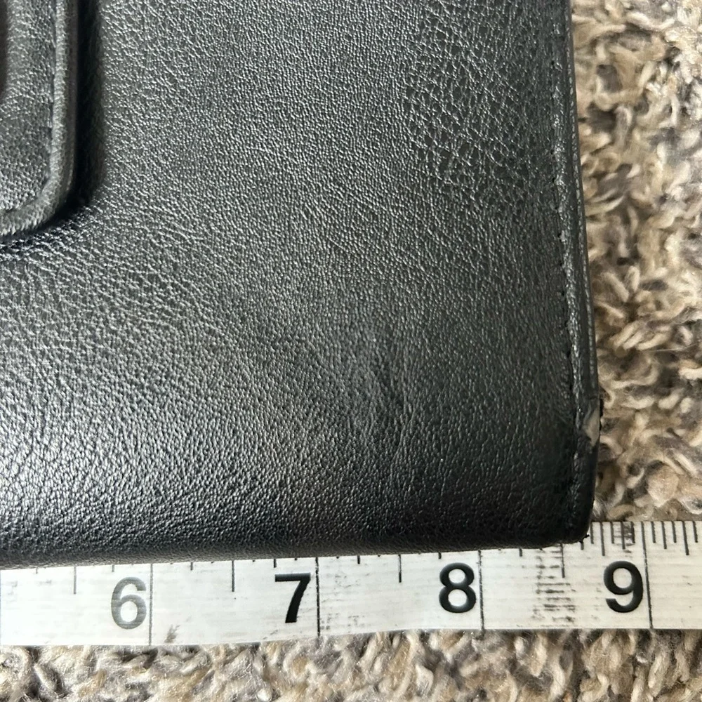 5/$25 Kenneth Cole Reaction Black Leather Wristlet/wallet
